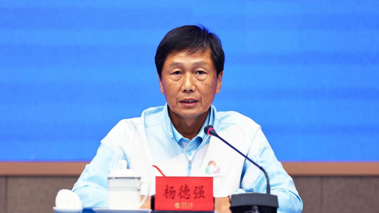 f69c33ee57efb8cfcd07232f03bdab72